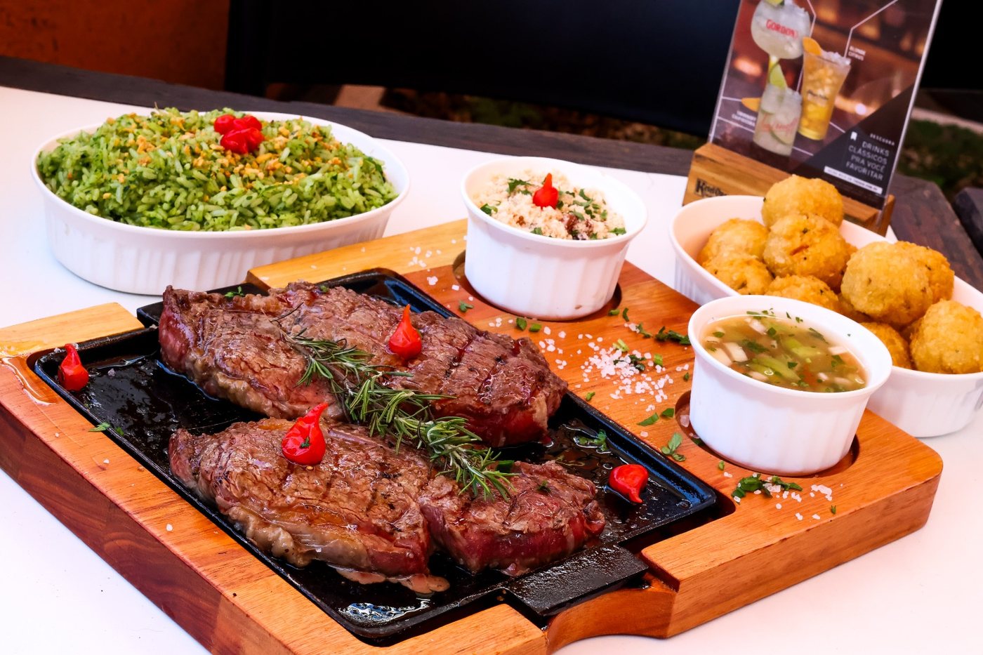 Carne grelhada na tábua