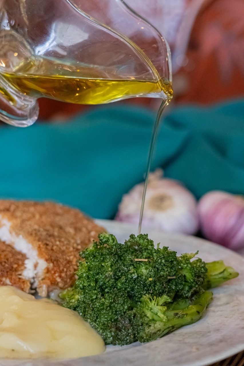 Prato com azeite de oliva